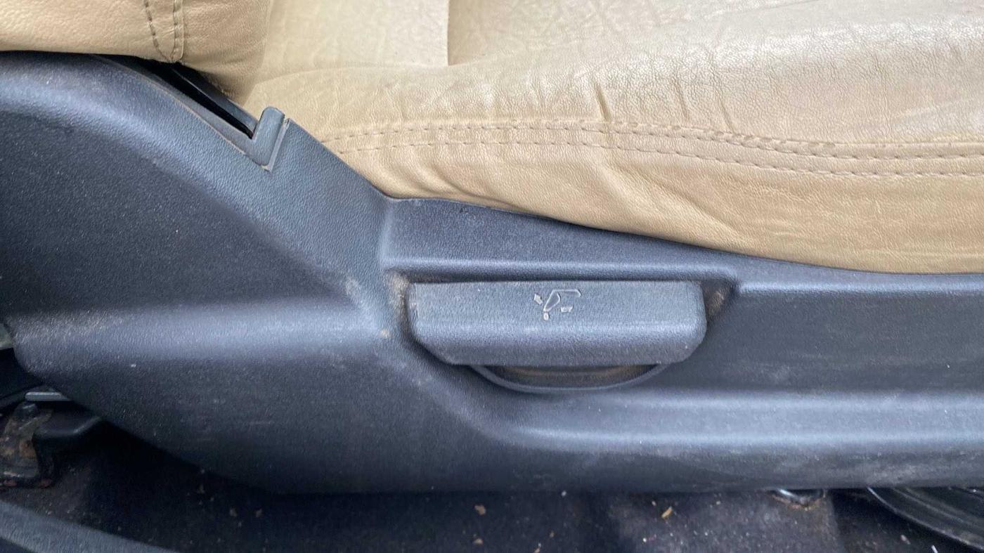2013 Hyundai i20 MAGNA 1.2, Petrol, Manual, 59,109 km, Driver Side Adjustment Panel