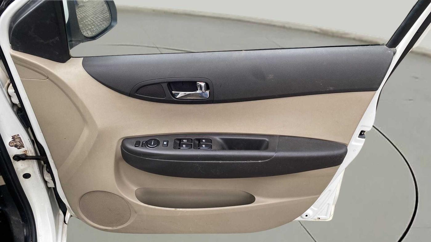 2013 Hyundai i20 MAGNA 1.2, Petrol, Manual, 59,109 km, Driver Side Door Panels Control