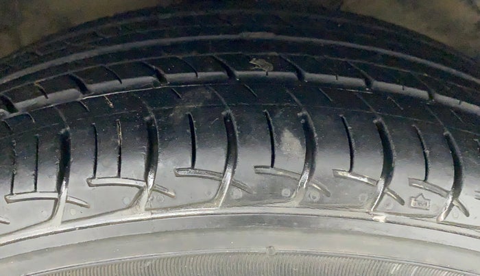 2016 Maruti Baleno DELTA PETROL 1.2, Petrol, Manual, 57,964 km, Right Front Tyre Tread