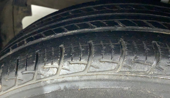 2016 Maruti Baleno DELTA PETROL 1.2, Petrol, Manual, 57,964 km, Left Front Tyre Tread