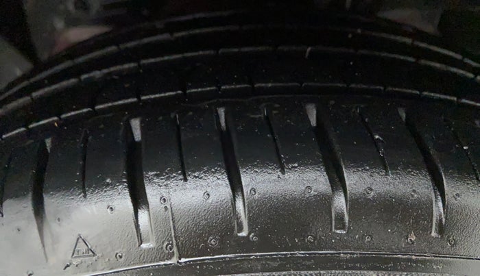 2020 Ford New Figo 1.2 TITANIUM, Petrol, Manual, 3,901 km, Left Front Tyre Tread