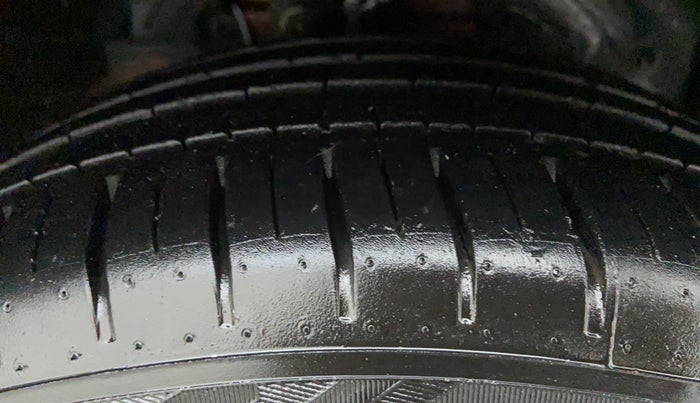 2020 Ford New Figo 1.2 TITANIUM, Petrol, Manual, 3,901 km, Right Front Tyre Tread