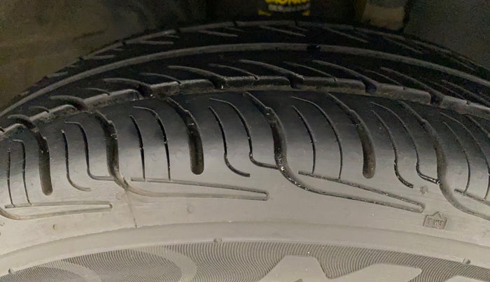 2016 Renault Kwid RXT 0.8, Petrol, Manual, 77,390 km, Right Front Tyre Tread
