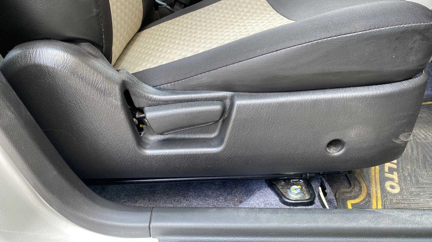 2022 Maruti Alto LXI O, Petrol, Manual, 1,011 km, Driver Side Adjustment Panel
