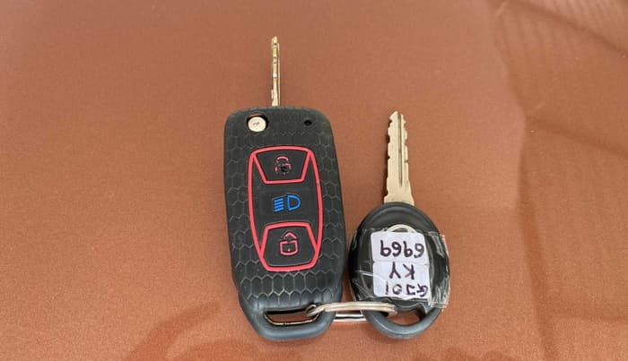 2017 Tata TIGOR XZ (O) PETROL, Petrol, Manual, 54,405 km, Key Close Up
