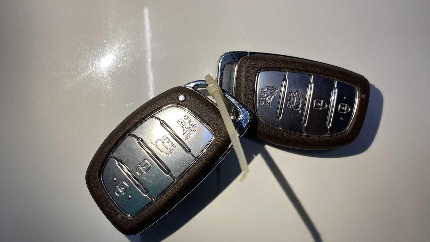 2023 Hyundai NEW I20 ASTA (O) 1.2 AT, Petrol, Automatic, 10,520 km, Key Close Up