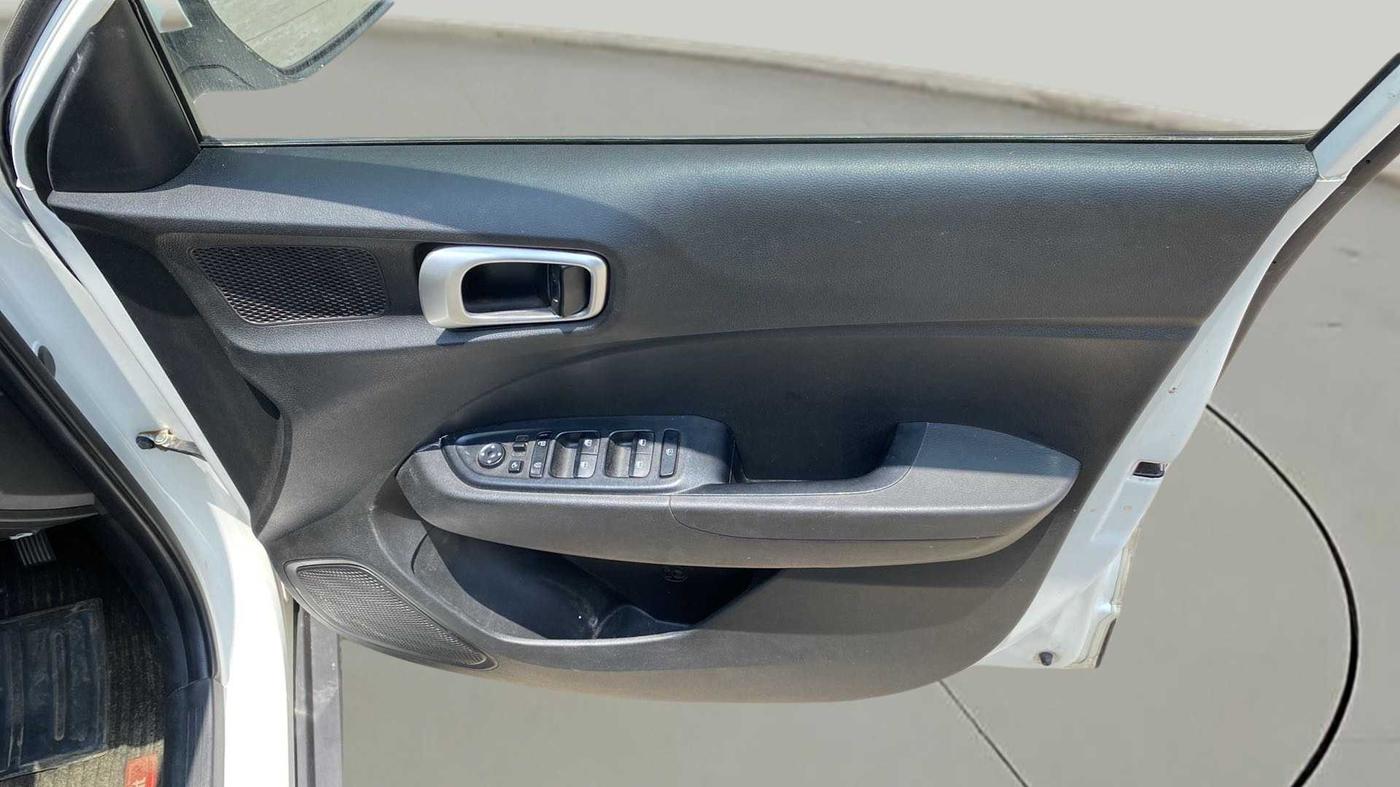 2019 Hyundai VENUE SX 1.0 TURBO, Petrol, Manual, 45,358 km, Driver Side Door Panels Control