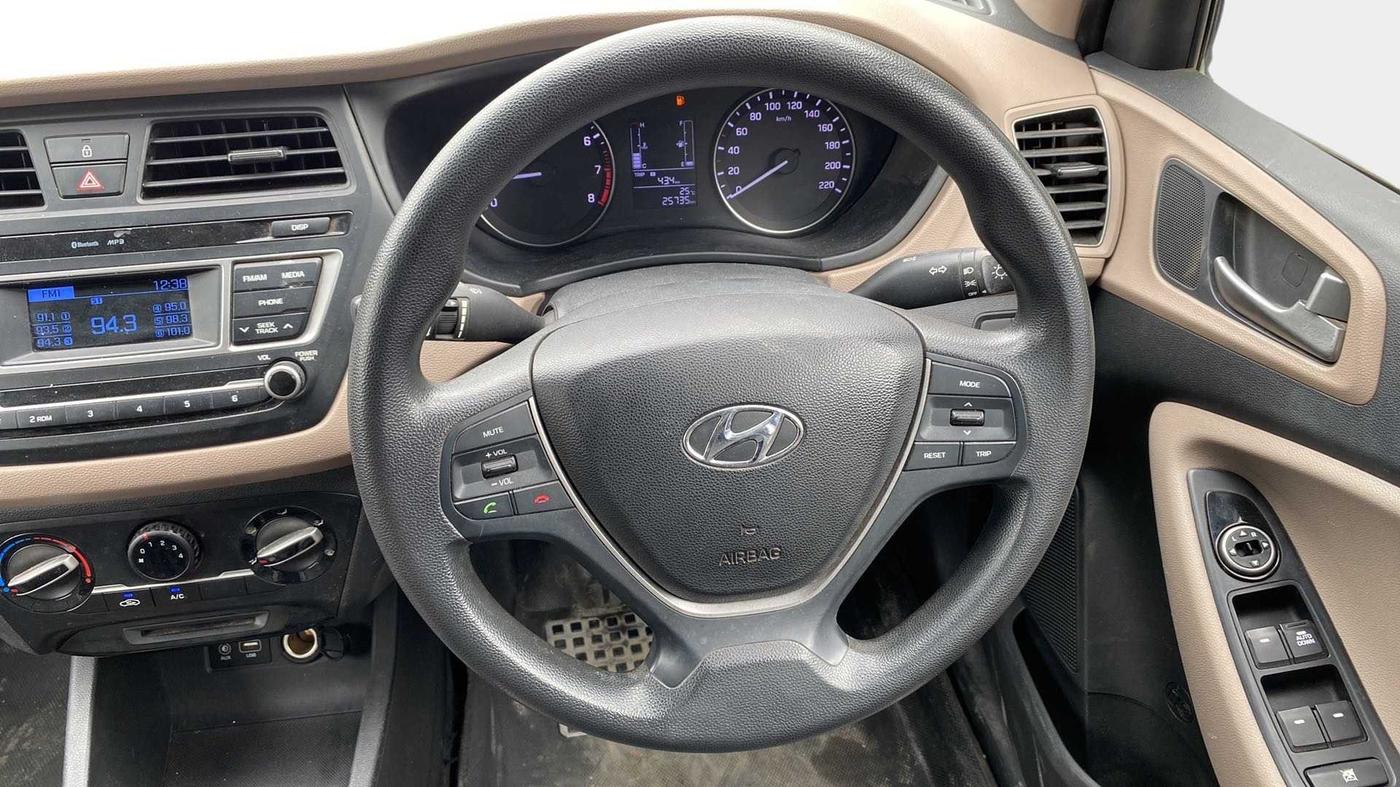 2016 Hyundai Elite i20 MAGNA 1.2, Petrol, Manual, 25,720 km, Steering Wheel Close Up