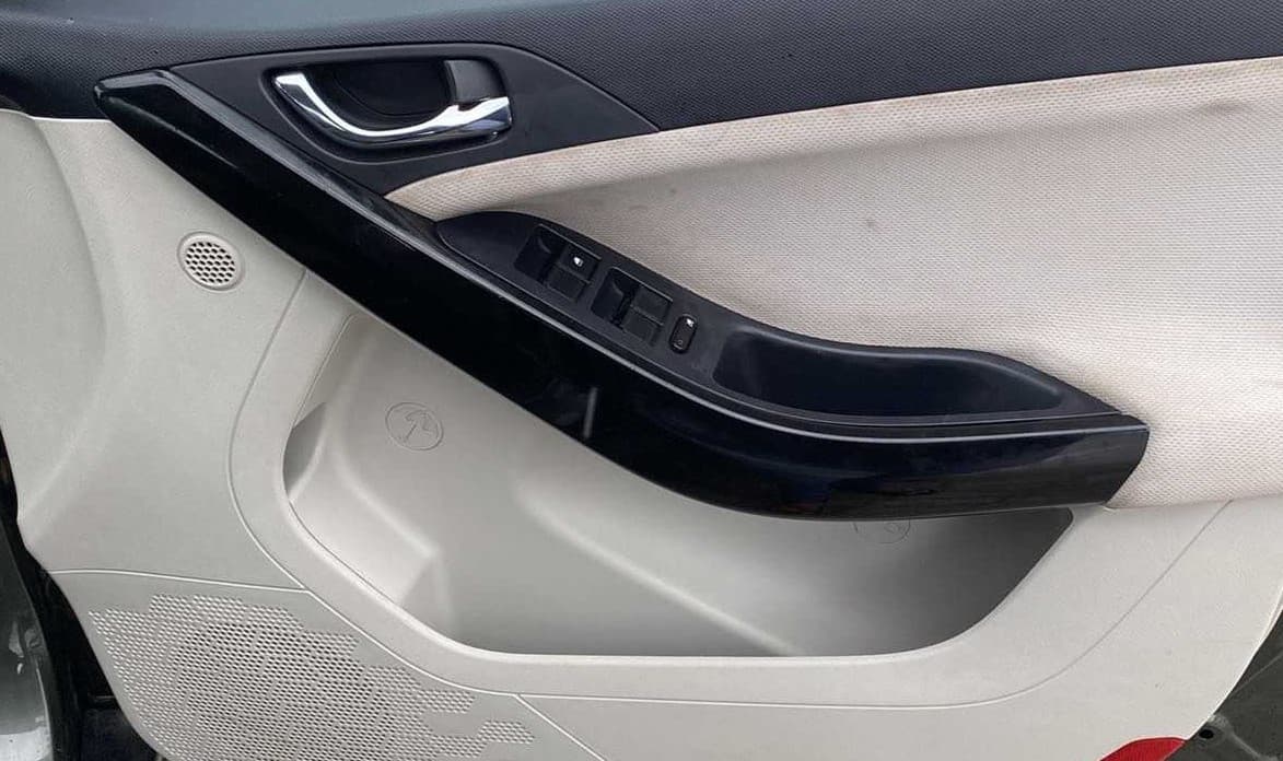 2020 Tata NEXON XZA PLUS PETROL, Petrol, Automatic, 51,907 km, Driver Side Door Panels Control