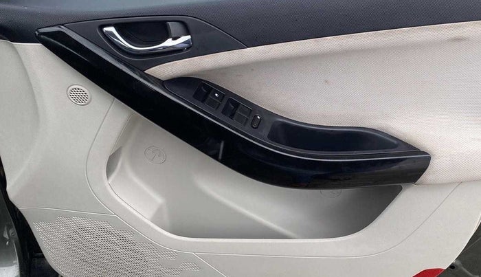 2020 Tata NEXON XZA PLUS PETROL, Petrol, Automatic, 51,907 km, Driver Side Door Panels Control