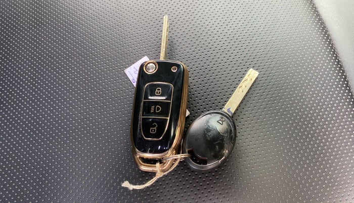 2023 Tata Tiago XZA PLUS PETROL, Petrol, Automatic, 7,889 km, Key Close Up