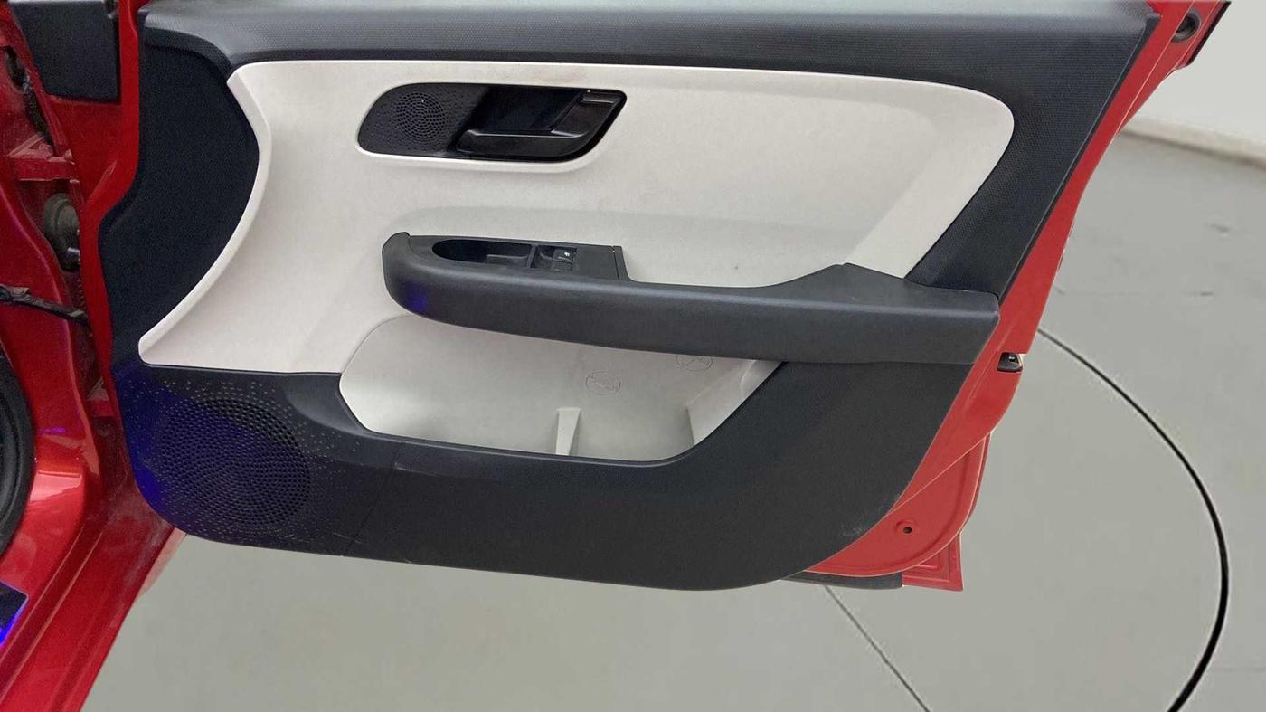 2021 Tata ALTROZ XE PETROL, Petrol, Manual, 10,980 km, Driver Side Door Panels Control