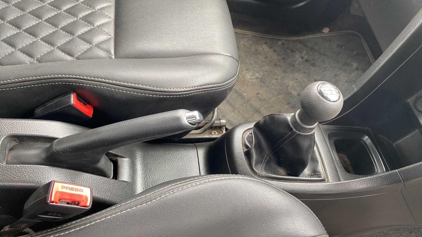 2014 Maruti Swift VXI, Petrol, Manual, 80,463 km, Gear Lever