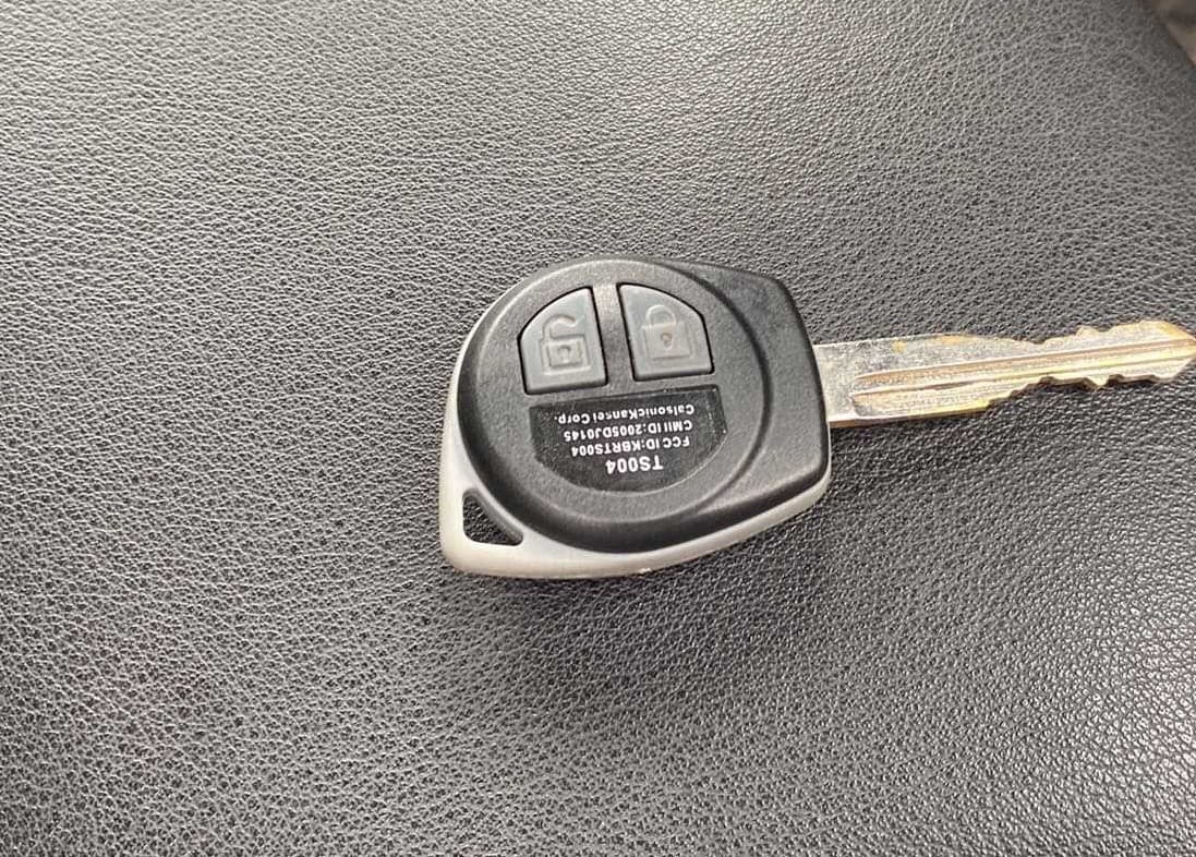 2014 Maruti Swift VXI, Petrol, Manual, 80,463 km, Key Close Up