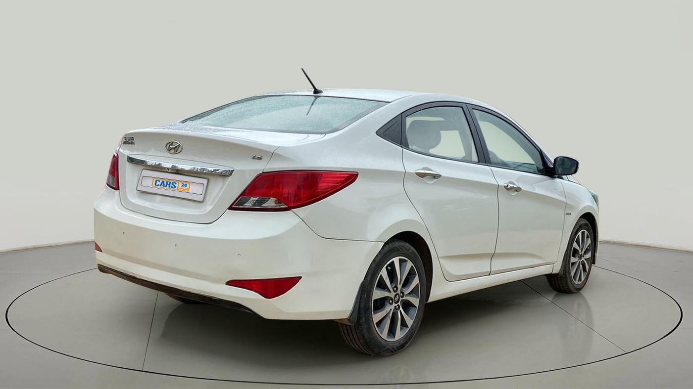 2015 Hyundai Verna FLUIDIC 4S 1.6 VTVT S(O), CNG, Manual, 94,782 km, Right Back Diagonal