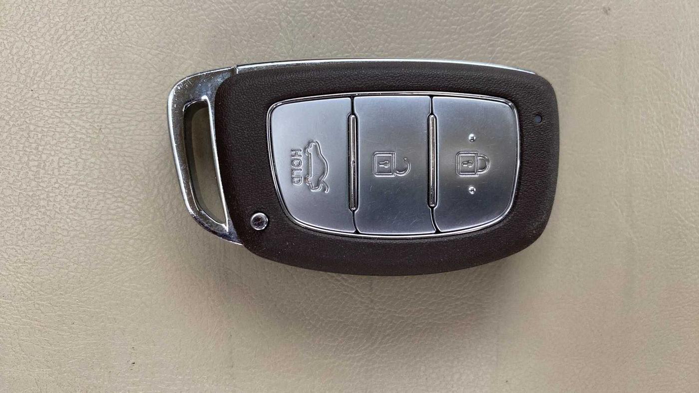 2015 Hyundai Verna FLUIDIC 4S 1.6 VTVT S(O), CNG, Manual, 94,782 km, Key Close Up