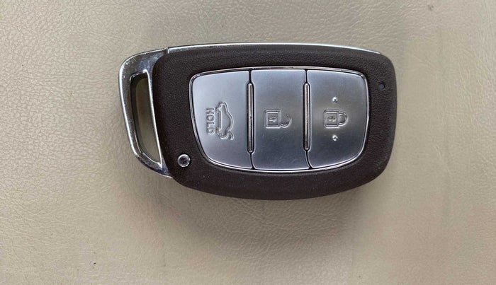 2015 Hyundai Verna FLUIDIC 4S 1.6 VTVT S(O), Petrol, Manual, 94,782 km, Key Close Up