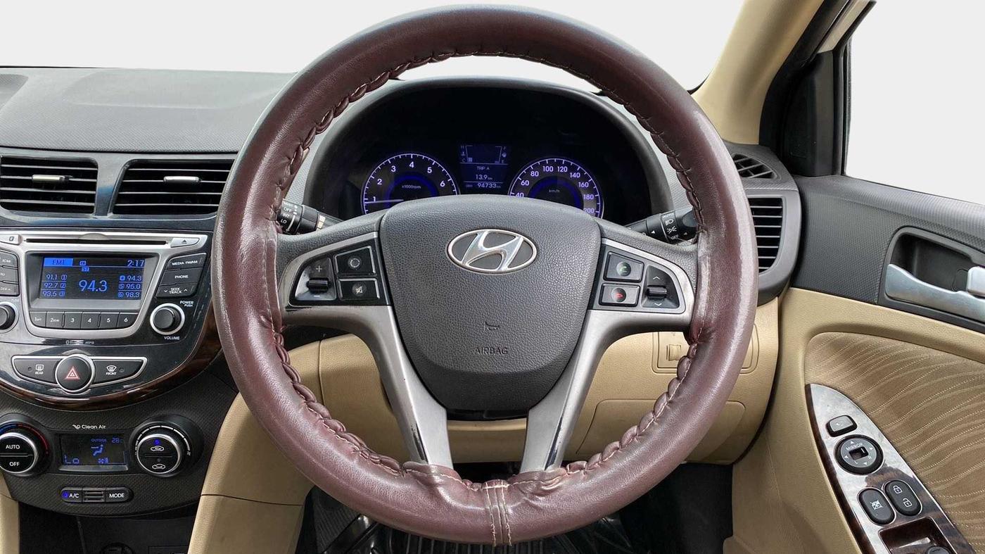 2015 Hyundai Verna FLUIDIC 4S 1.6 VTVT S(O), CNG, Manual, 94,782 km, Steering Wheel Close Up