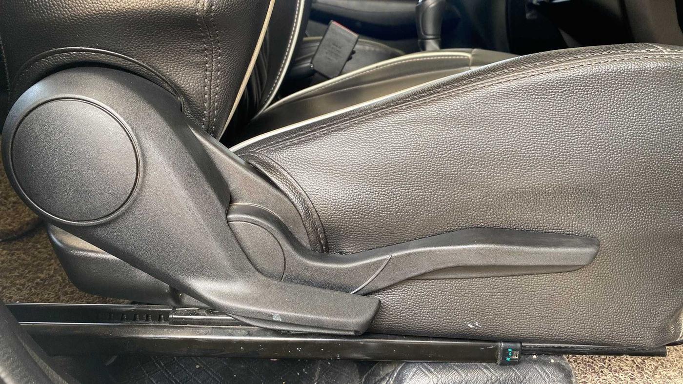 2019 Maruti Swift VXI, Petrol, Manual, 37,424 km, Driver Side Adjustment Panel