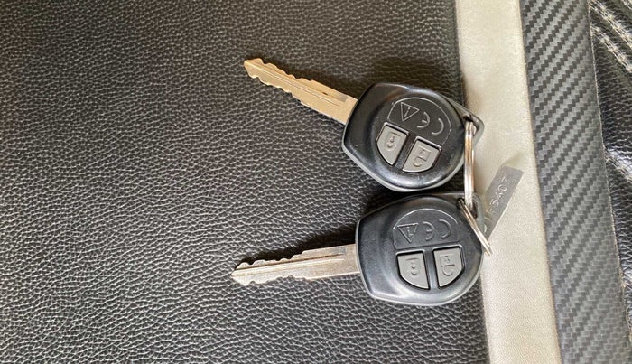 2019 Maruti Swift VXI, Petrol, Manual, 37,424 km, Key Close Up