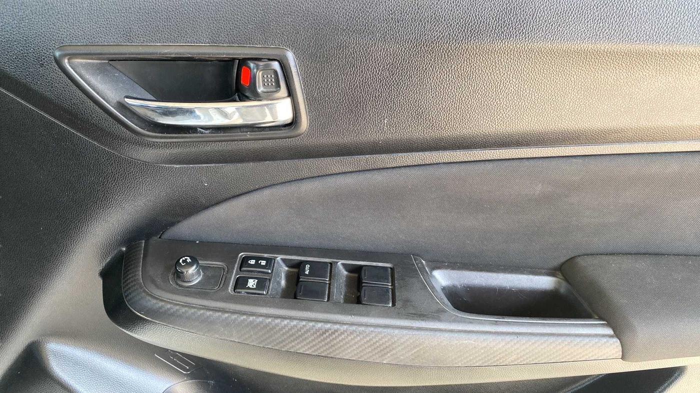 2019 Maruti Swift VXI, Petrol, Manual, 37,424 km, Driver Side Door Panels Control