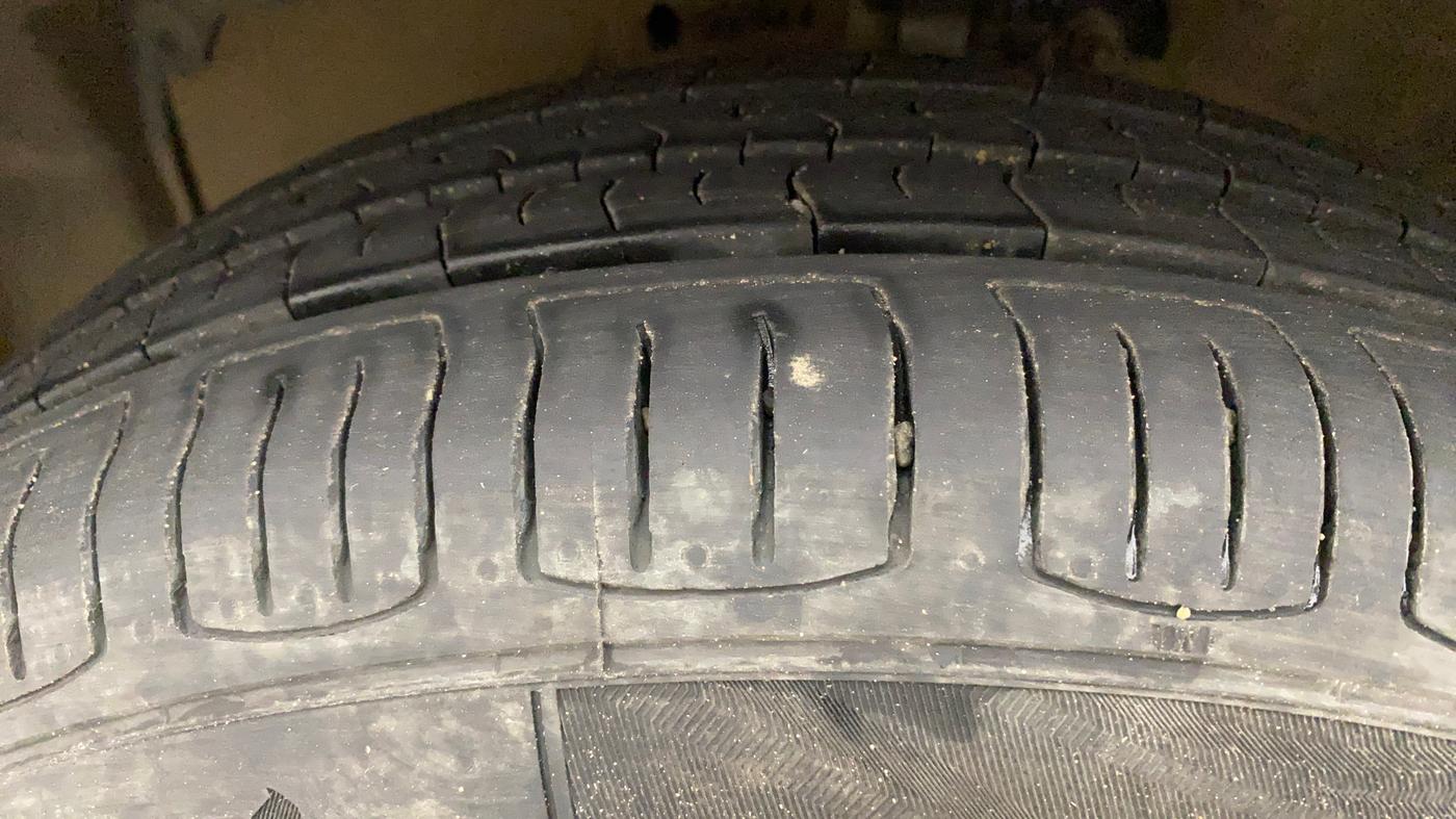 2017 Maruti Celerio VXI AMT (O), Petrol, Automatic, 41,506 km, Left Front Tyre Tread