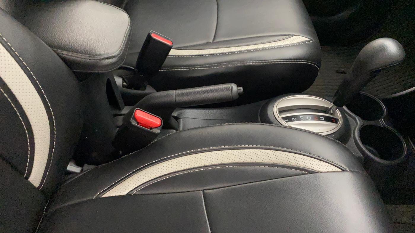 2017 Honda Brio VX AT, Petrol, Automatic, 94,995 km, Gear Lever