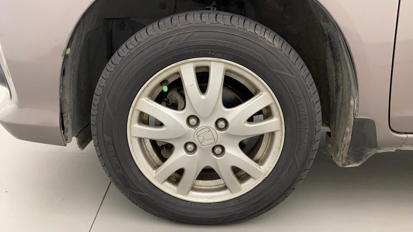 2017 Honda Brio VX AT, Petrol, Automatic, 94,995 km, Left Front Wheel