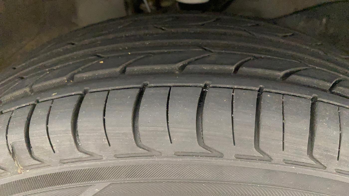 2017 Honda Brio VX AT, Petrol, Automatic, 94,995 km, Right Front Tyre Tread