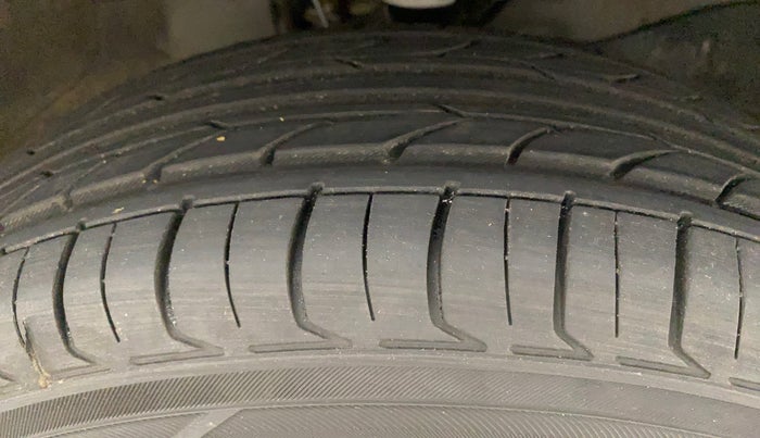 2017 Honda Brio VX AT, Petrol, Automatic, 94,995 km, Right Front Tyre Tread