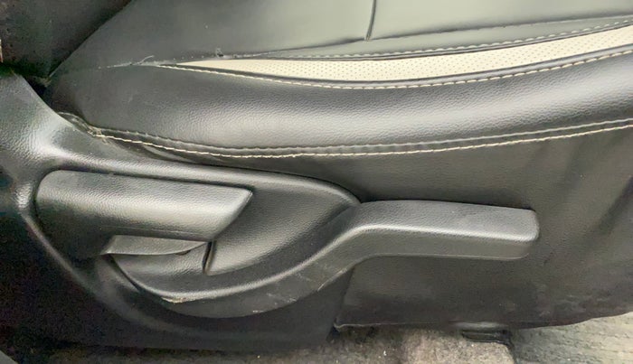 2017 Honda Brio VX AT, Petrol, Automatic, 94,995 km, Driver Side Adjustment Panel