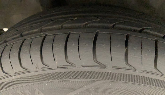 2017 Honda Brio VX AT, Petrol, Automatic, 94,995 km, Right Rear Tyre Tread