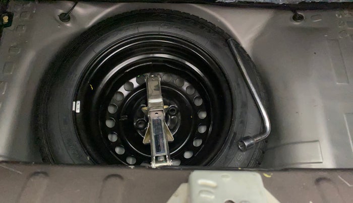 2017 Honda Brio VX AT, Petrol, Automatic, 94,995 km, Dicky (Boot door) - Tool missing