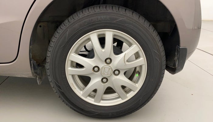 2017 Honda Brio VX AT, Petrol, Automatic, 94,995 km, Left Rear Wheel