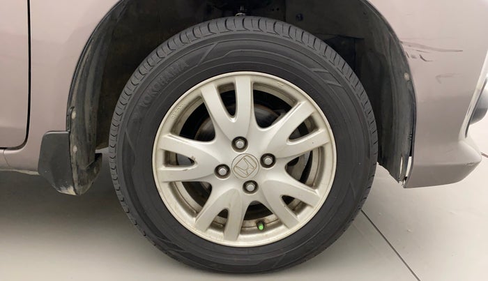 2017 Honda Brio VX AT, Petrol, Automatic, 94,995 km, Right Front Wheel