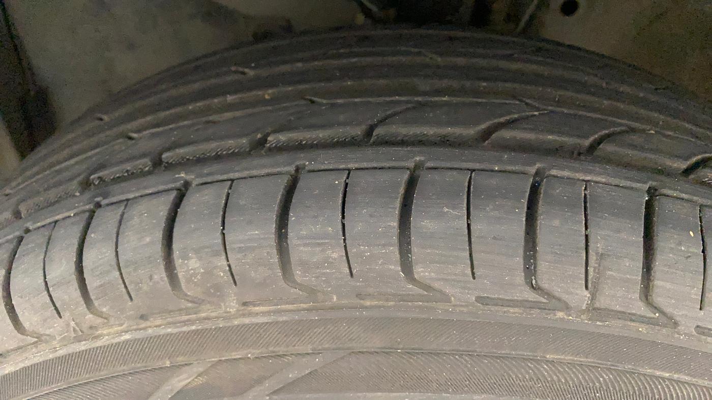 2017 Honda Brio VX AT, Petrol, Automatic, 94,995 km, Left Front Tyre Tread
