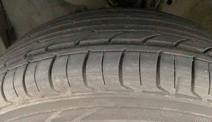 2017 Honda Brio VX AT, Petrol, Automatic, 94,995 km, Left Front Tyre Tread