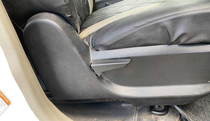 2017 Mahindra Kuv100 K4 6 STR, Petrol, Manual, 37,376 km, Driver Side Adjustment Panel