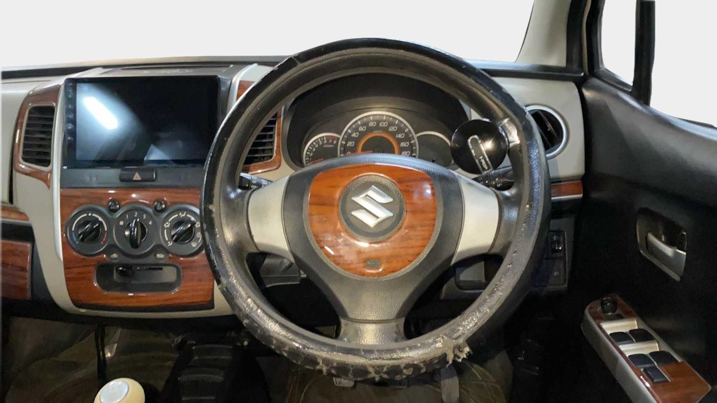 2013 Maruti Wagon R 1.0 VXI, Petrol, Manual, 87,679 km, Steering Wheel Close Up