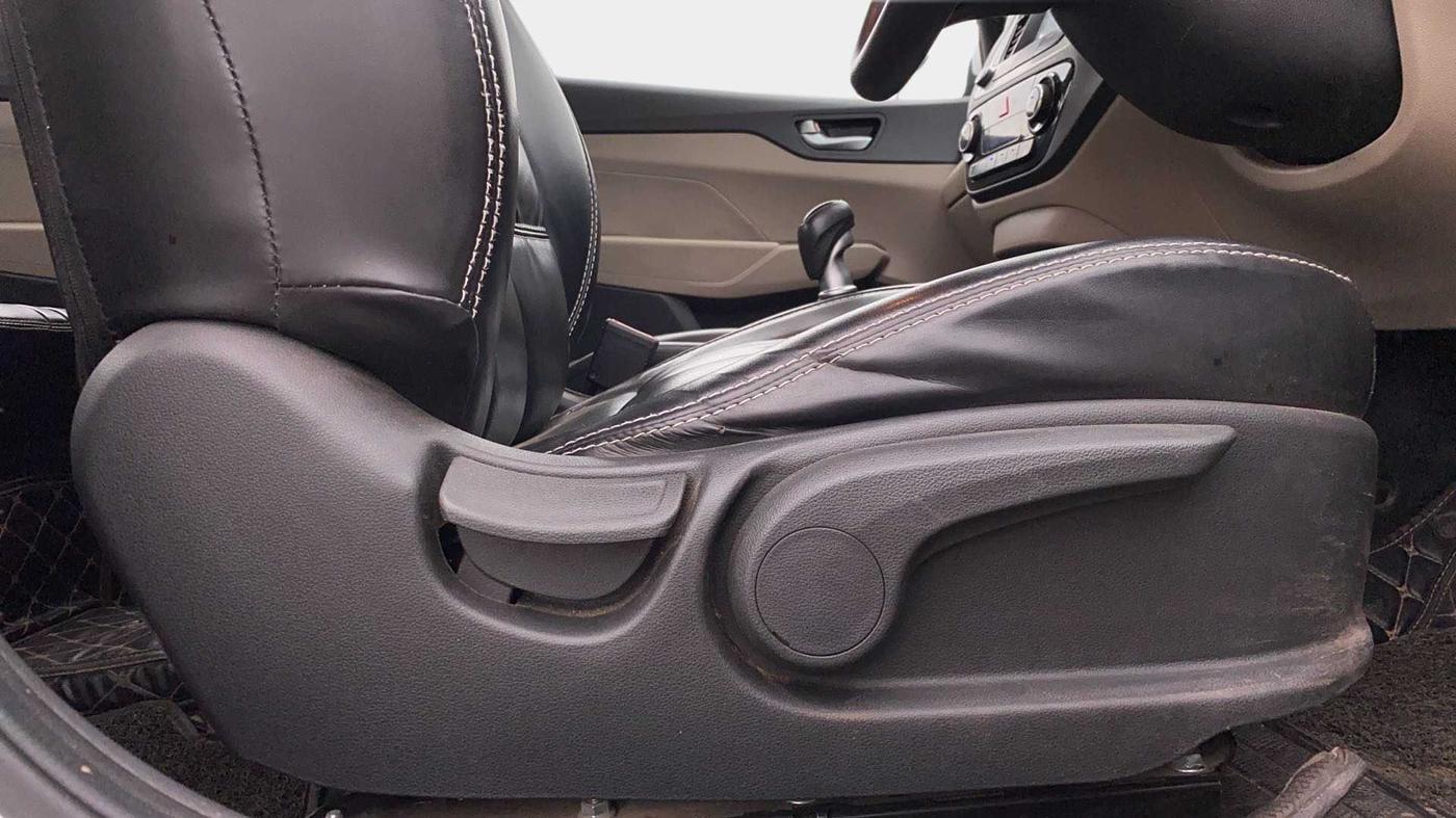 2019 Hyundai Verna 1.6 VTVT SX, Petrol, Manual, 50,815 km, Driver Side Adjustment Panel