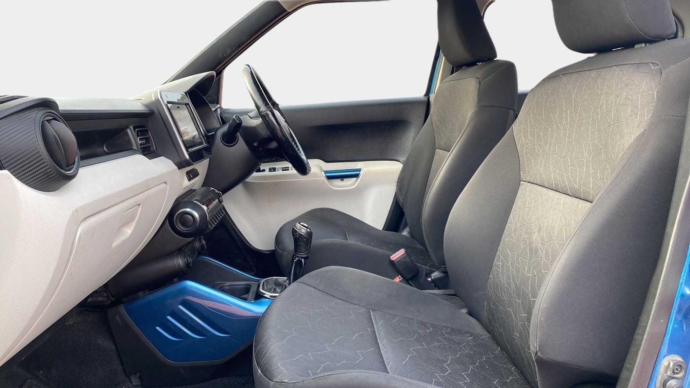 2017 Maruti IGNIS ALPHA 1.2, Petrol, Manual, 93,243 km, Right Side Front Door Cabin