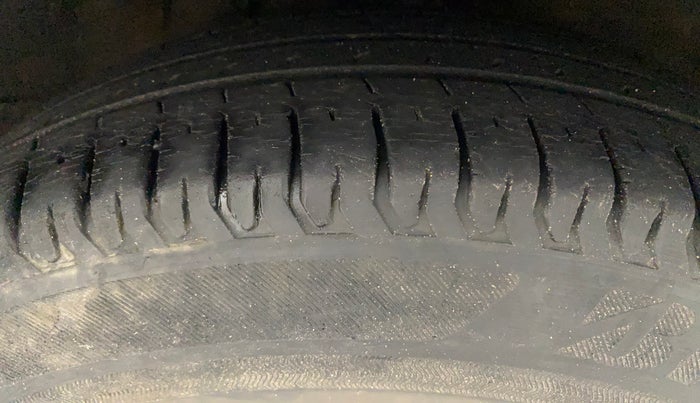 2014 Hyundai i10 MAGNA 1.1, Petrol, Manual, 92,065 km, Right Front Tyre Tread