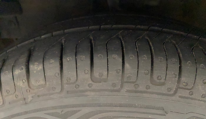 2014 Hyundai i10 MAGNA 1.1, Petrol, Manual, 92,065 km, Left Front Tyre Tread