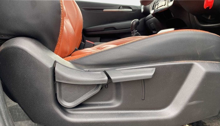 2020 KIA SONET HTK PLUS 1.2, Petrol, Manual, 53,972 km, Driver Side Adjustment Panel