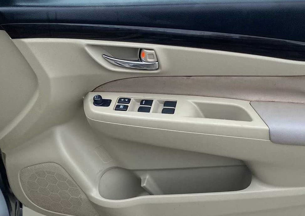 2017 Maruti Ciaz SIGMA 1.4 MT PETROL, Petrol, Manual, 51,904 km, Driver Side Door Panels Control