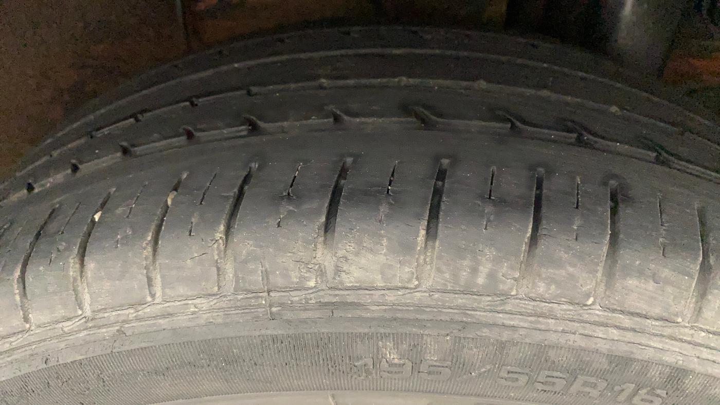 2017 Hyundai Elite i20 ASTA 1.2, Petrol, Manual, 37,421 km, Left Rear Tyre Tread