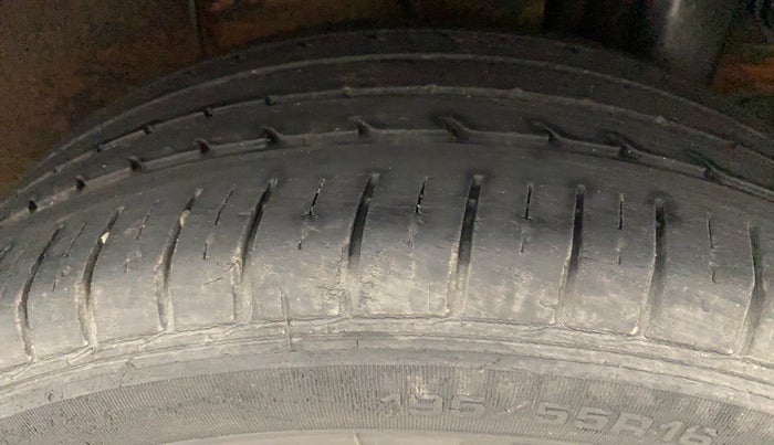 2017 Hyundai Elite i20 ASTA 1.2, Petrol, Manual, 37,421 km, Left Rear Tyre Tread