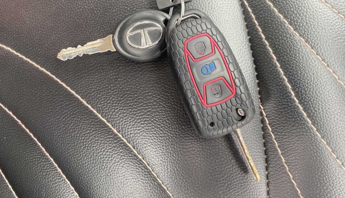 2017 Tata Tiago XZA PETROL, Petrol, Automatic, 44,235 km, Key Close Up