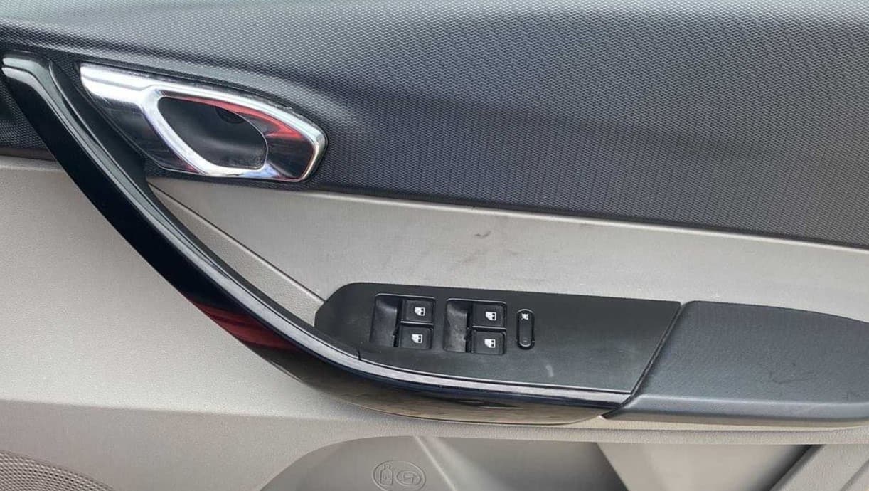 2017 Tata Tiago XZA PETROL, Petrol, Automatic, 44,235 km, Driver Side Door Panels Control
