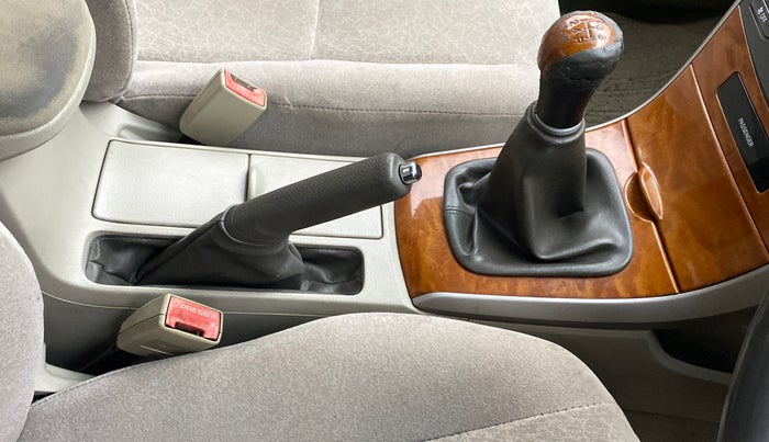 2010 Toyota Corolla Altis 1.8 G, Petrol, Manual, 87,478 km, Gear Lever